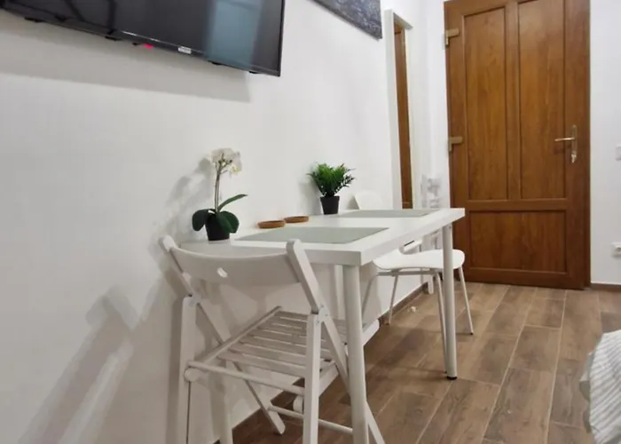 Cozy Old Town Eugen Carada Street *