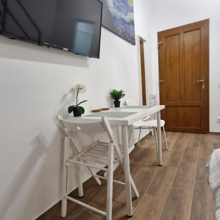 Cozy Old Town Eugen Carada Street *